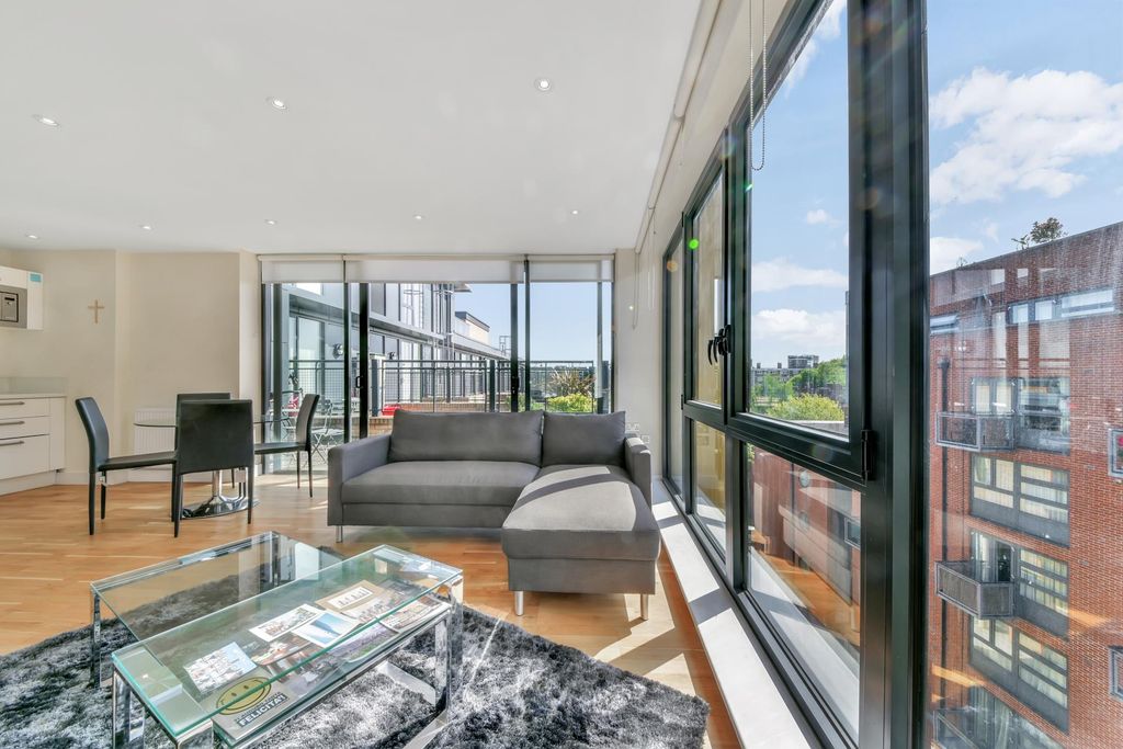 Property photo 2 of 12