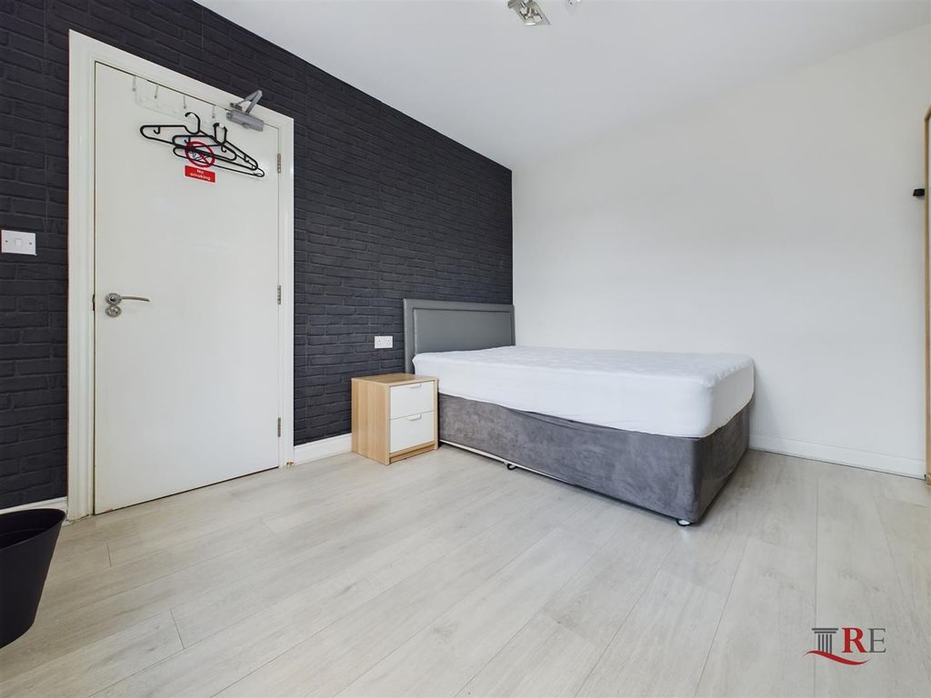 Property photo 1 of 13 Cam02489G0-Pr0049-Still020.Jpg