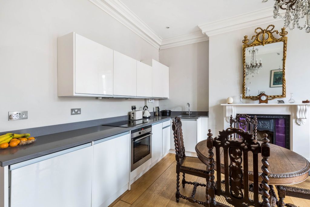 Property photo 3 of 9 Kitchen