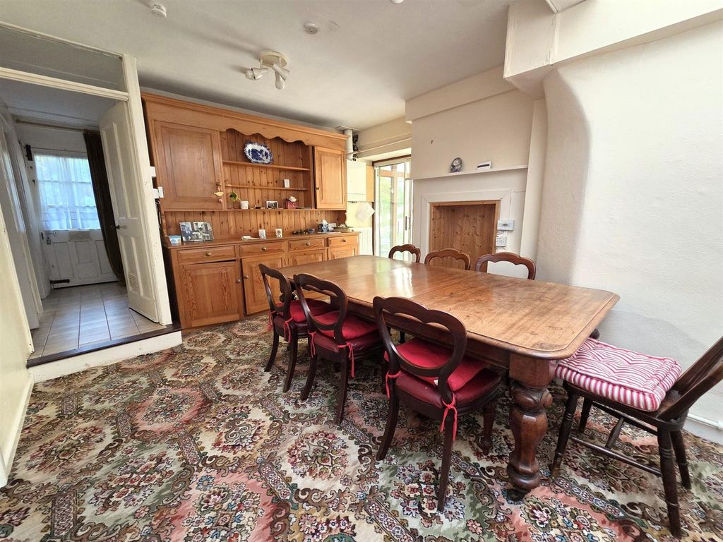 Property photo 3 of 18 5 Mh - Dining Room.Jpg