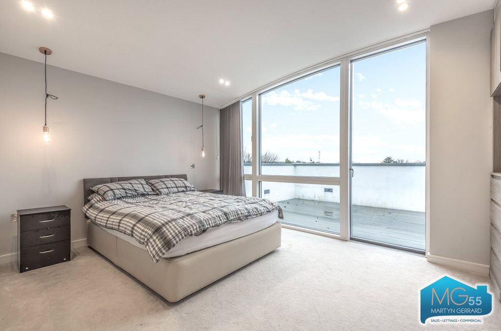 Property photo 3 of 11 Picture No. 15