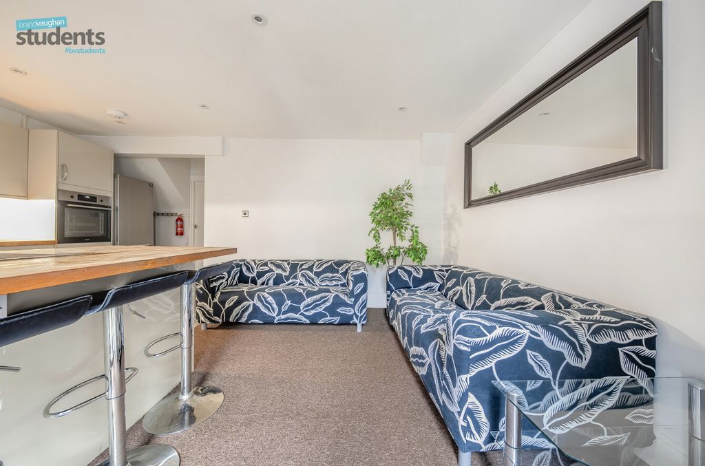 Property photo 3 of 11 d32Eb27E-B31A-413...