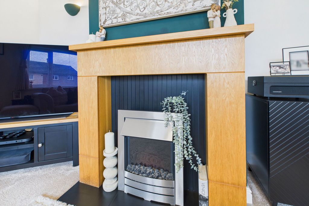 Property photo 3 of 27