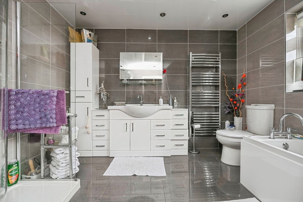 Property photo 3 of 24 Pbox-Img.Jpg