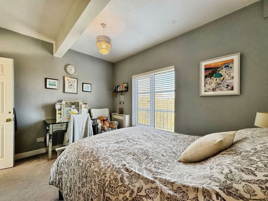 Property photo 3 of 32 Pbox-Img.Jpg