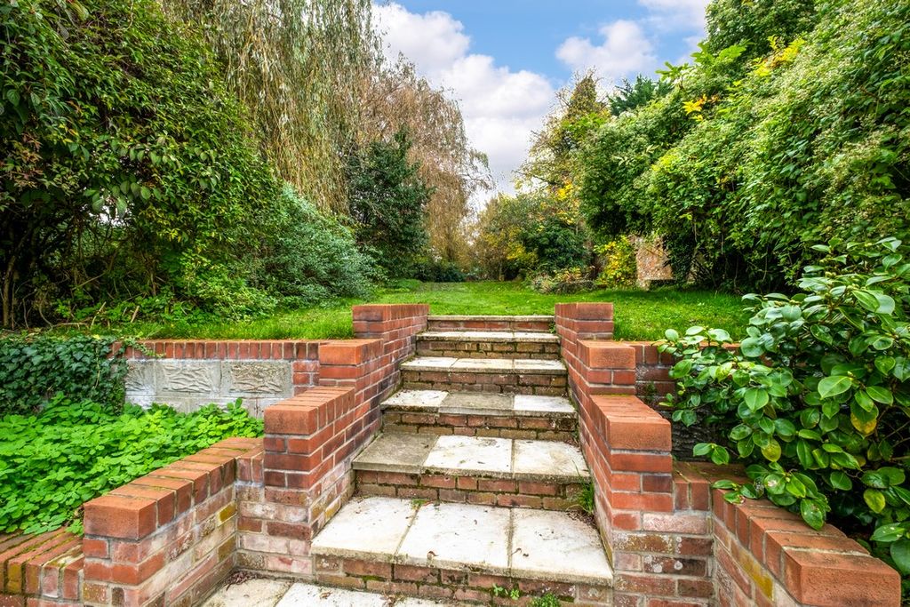 Property photo 3 of 38
