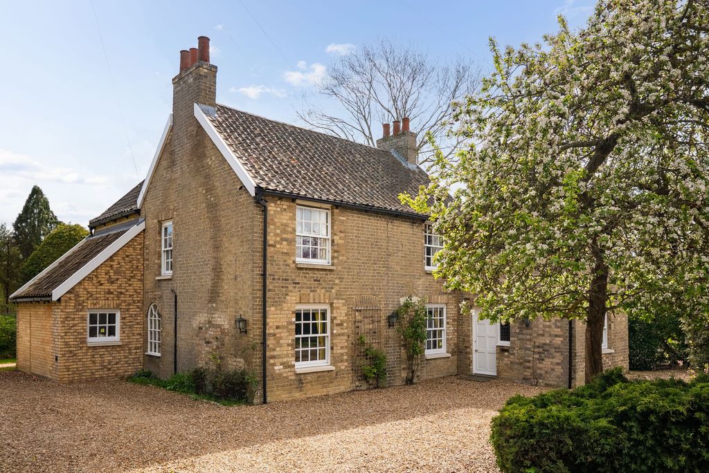 Property photo 2 of 37