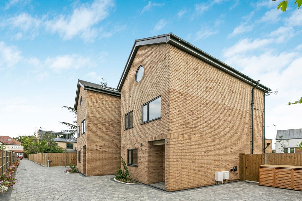 Property photo 3 of 25