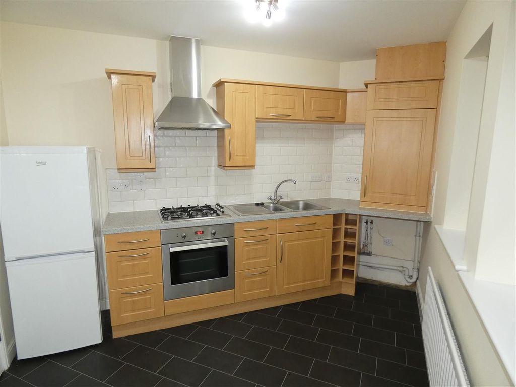 Property photo 2 of 7 Kitchen