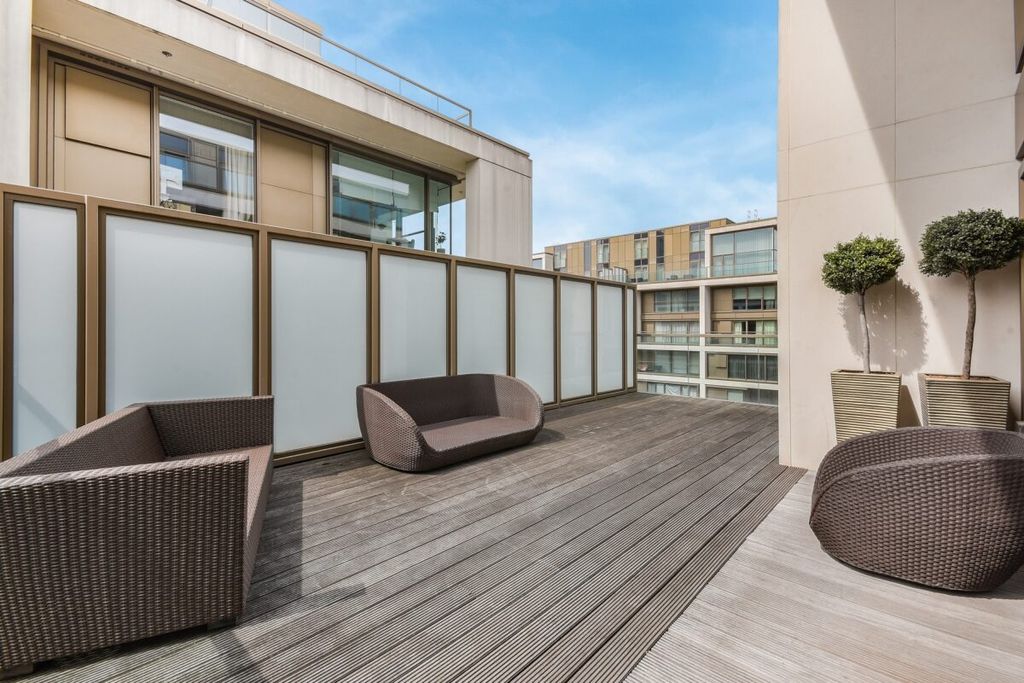 Property photo 1 of 12 Bridgeman House