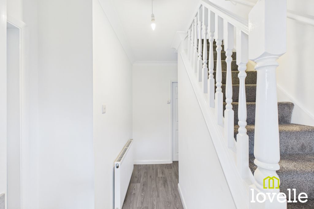 Property photo 3 of 27