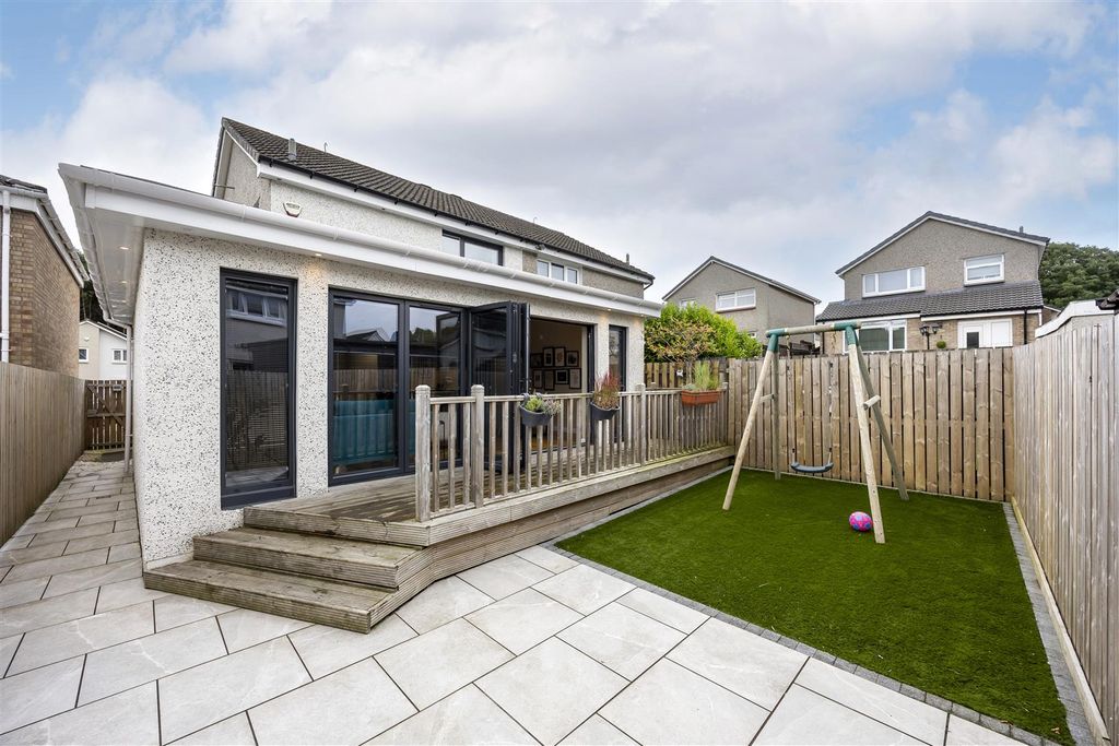 Property photo 2 of 21 04-3_Corrie_Place_Lenzie_004.Jpg