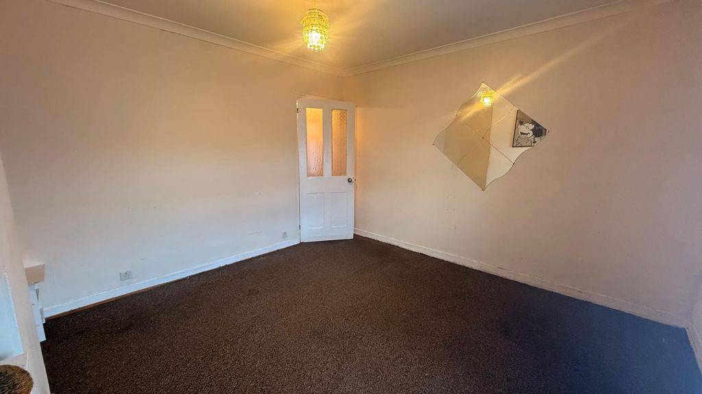 Property photo 3 of 8 Gallery