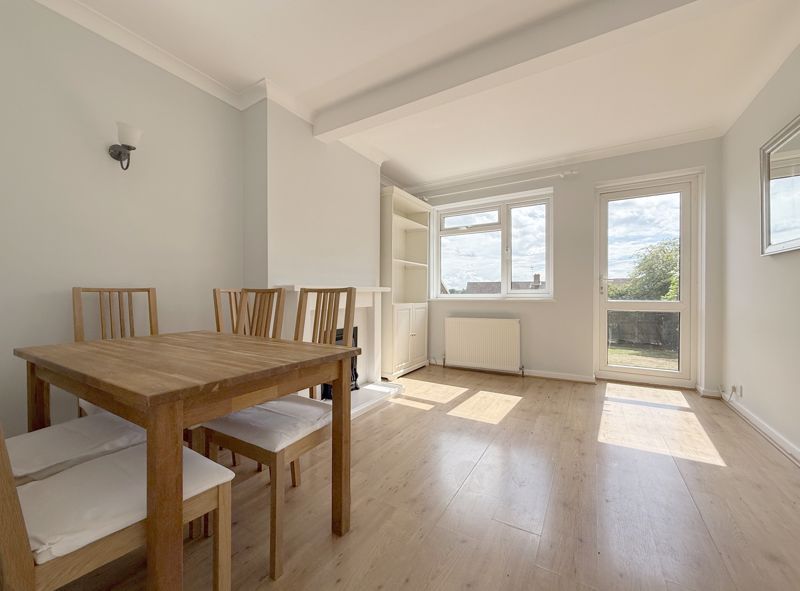 Property photo 3 of 8 Lounge