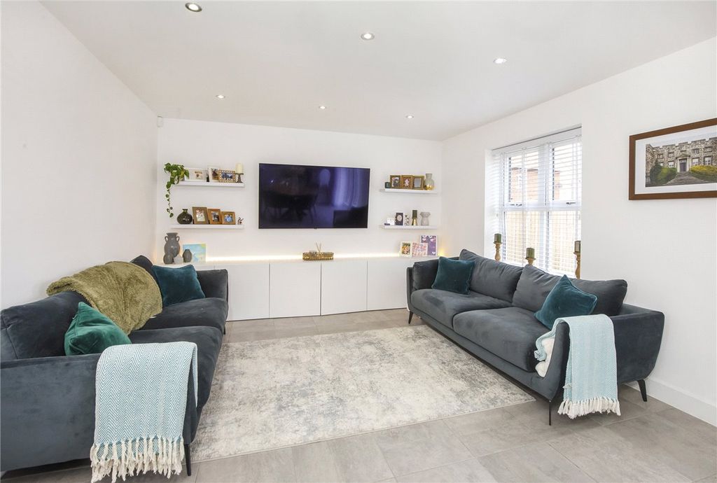 Property photo 3 of 21 Picture No. 12