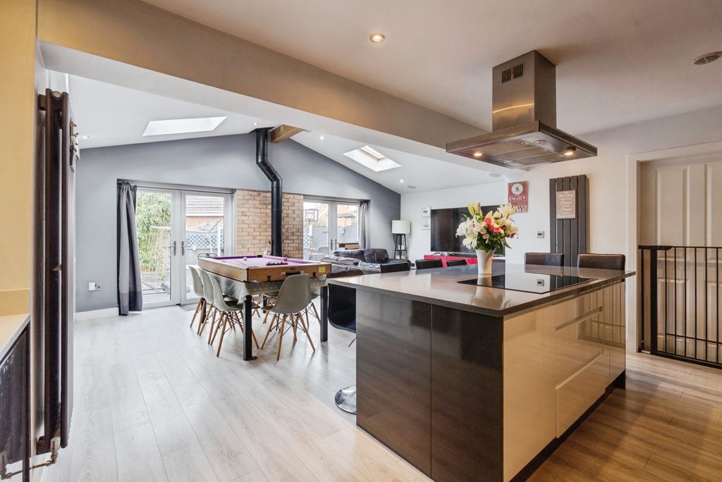Property photo 3 of 27 Pbox-Img.Jpg