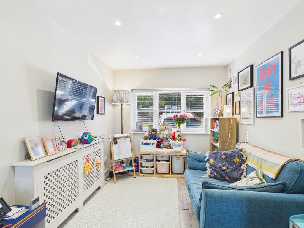 Property photo 2 of 13 Cam02536G0-Pr0078-Still002