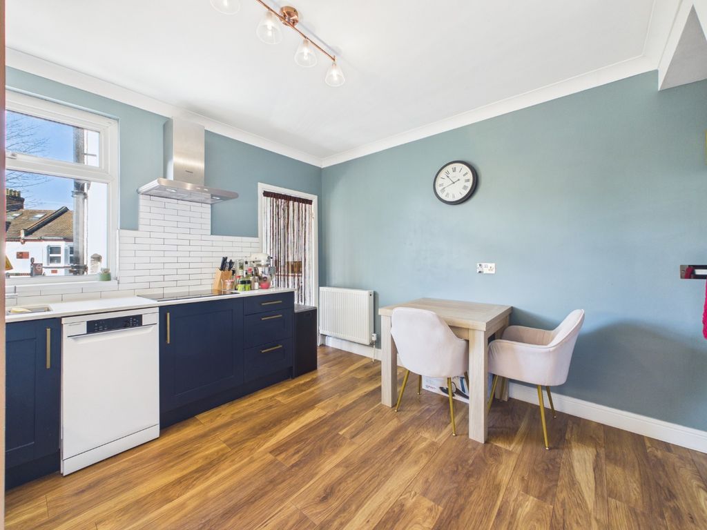 Property photo 3 of 13 4996894