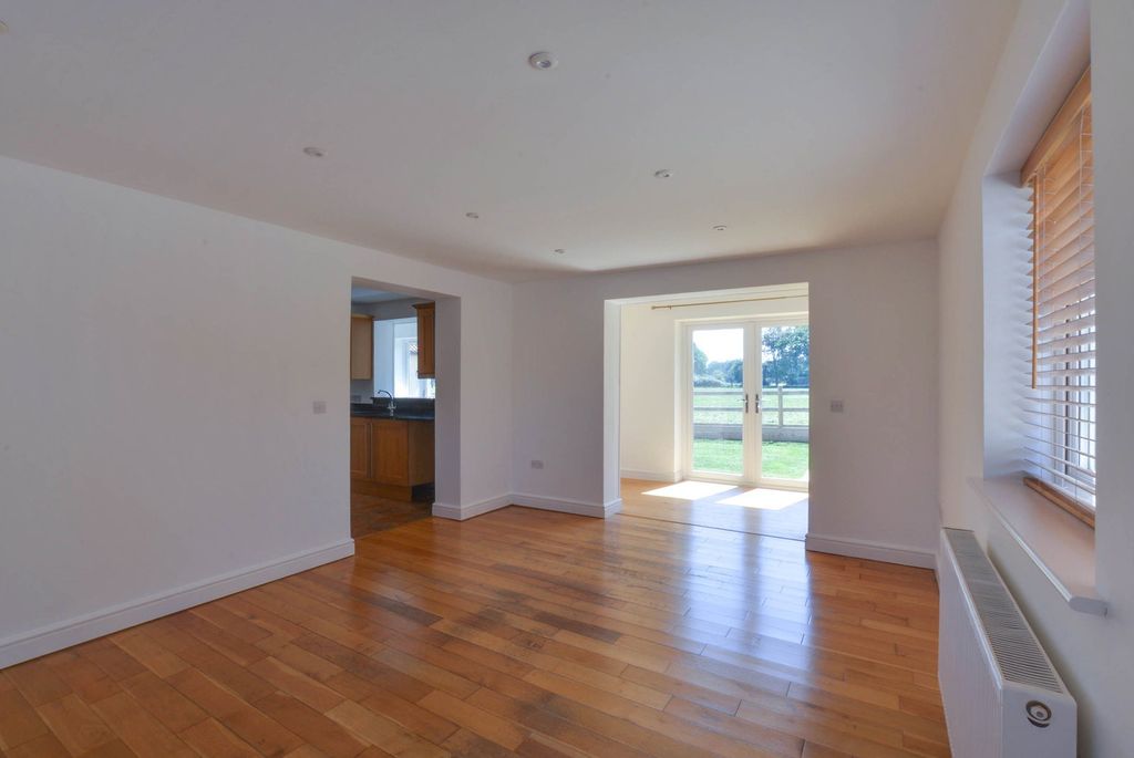Property photo 3 of 25