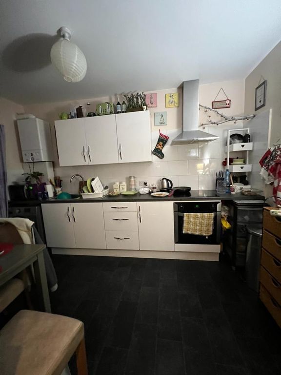 Property photo 2 of 12 Flat 1 122 Kitchen