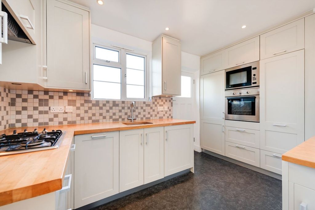 Property photo 3 of 5