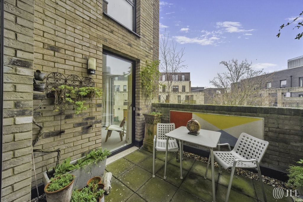 Property photo 2 of 23