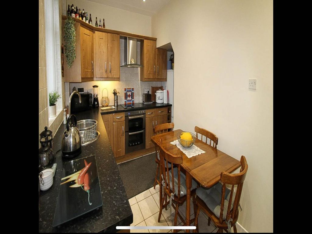 Property photo 3 of 9 Dining Kitchen