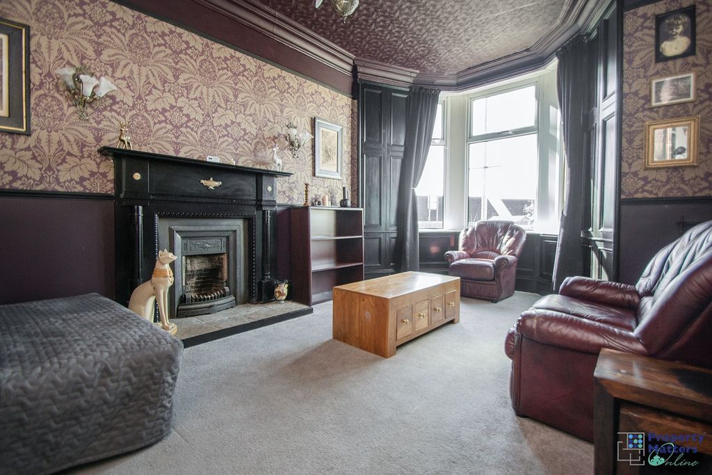 Property photo 2 of 16 Lounge