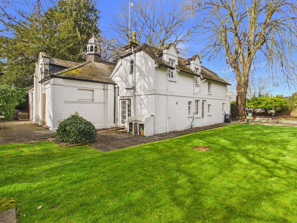 Property photo 2 of 13 Side And Garden