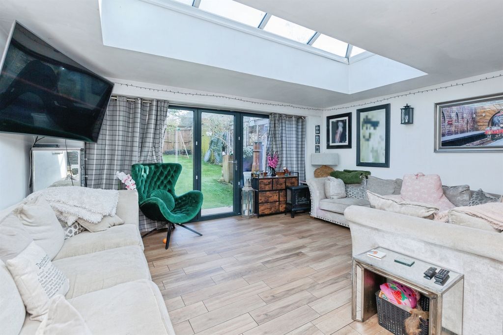 Property photo 2 of 16