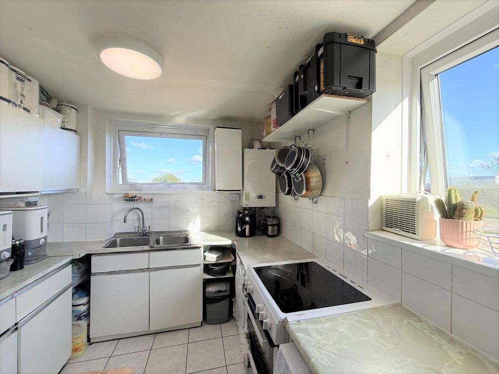 Property photo 2 of 9 Kitchen