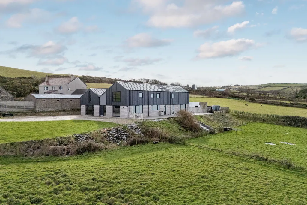 Property photo 3 of 49