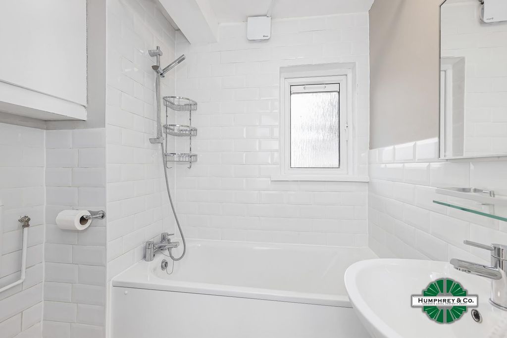 Property photo 1 of 12 One Bedroom Purpose Built Flat