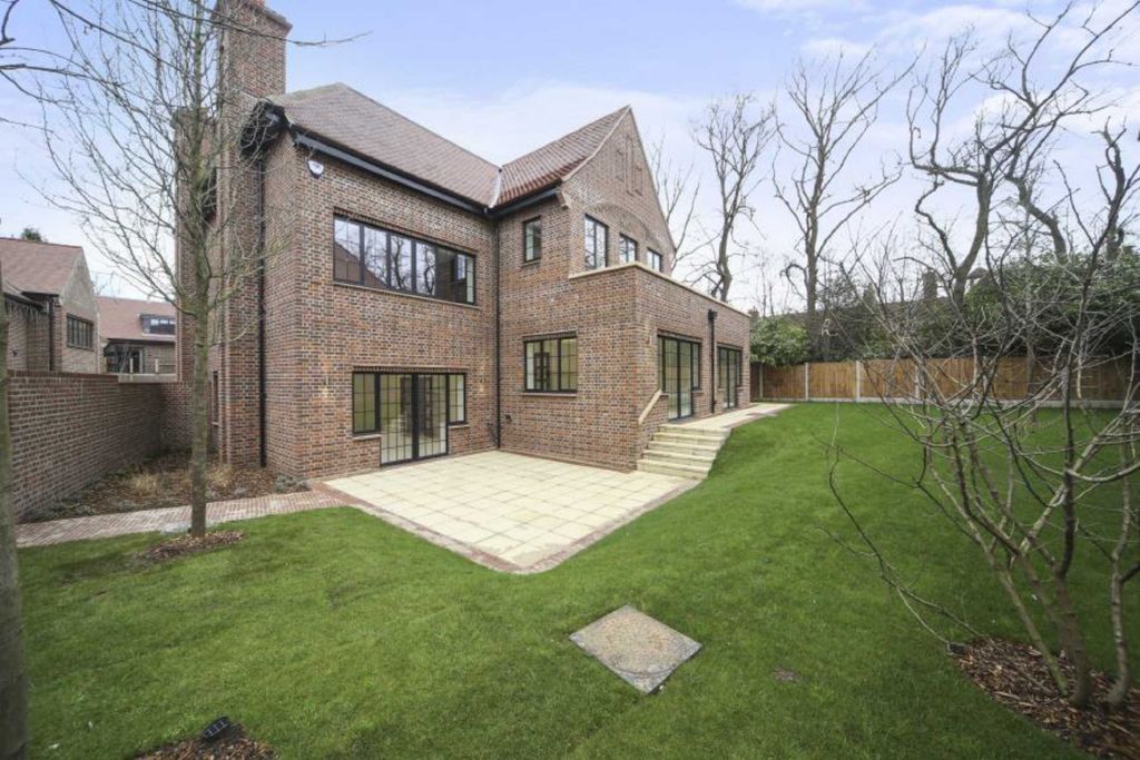 Property photo 1 of 10 Photo