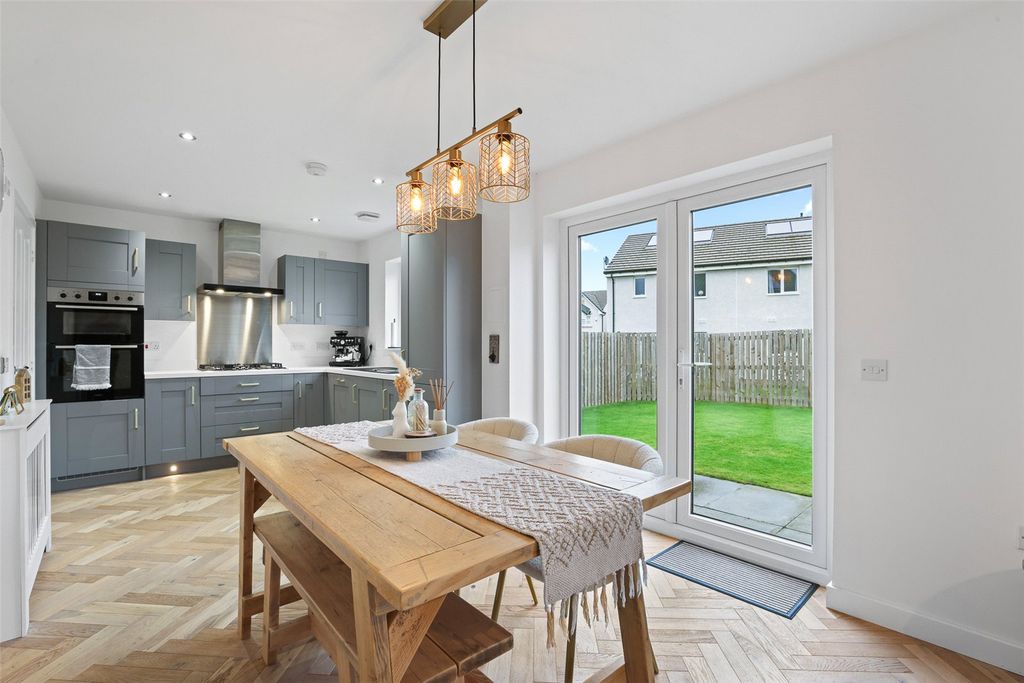 Property photo 3 of 20 Kitchen/Dining