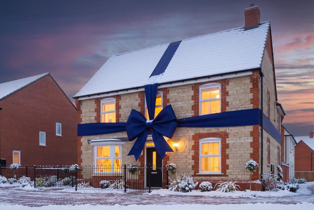 Property photo 1 of 9 Avondale With A Xmas Bow