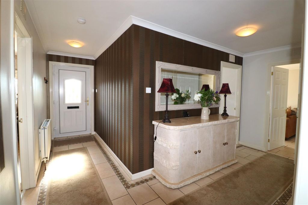 Property photo 3 of 34 Ent Hall (2).Jpg