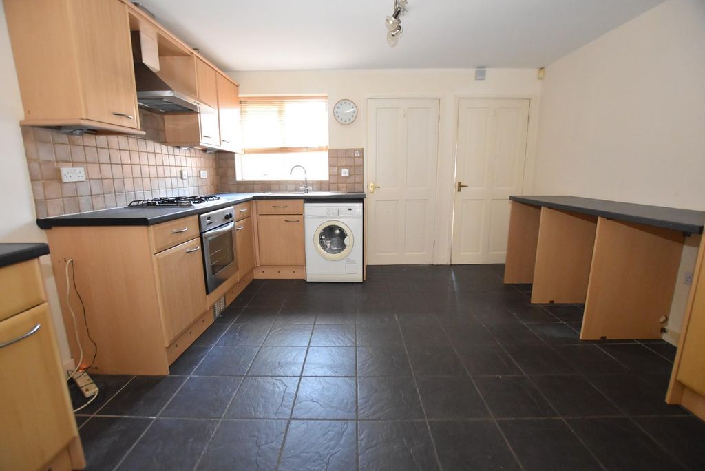 Property photo 2 of 13 Kitchen 02.Jpg