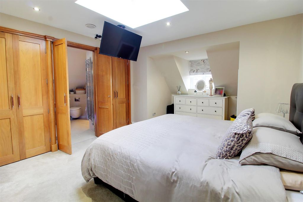 Additional image 7 of 3 bed flat for saleBluebridge Road, Brookmans Park AL9