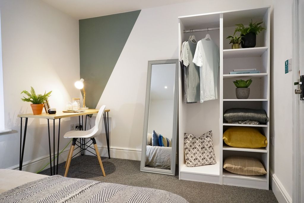 Property photo 3 of 8 A Bright And Stylish Double Bedroom With A Modern ...