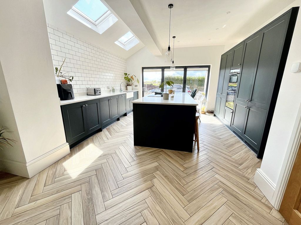 Property photo 2 of 32