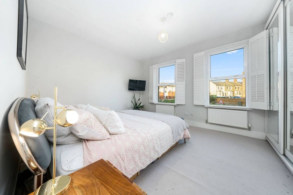 Property photo 3 of 17