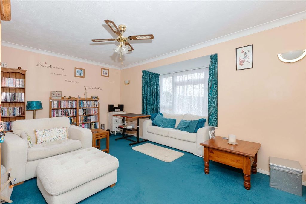 Property photo 2 of 12 Castle Court_8.Jpg