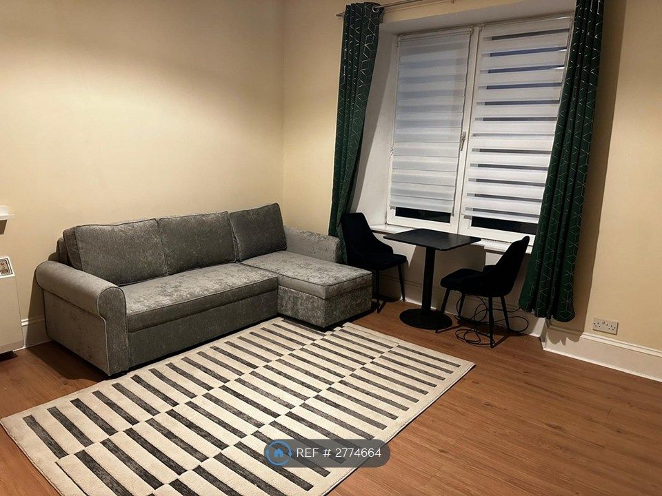 Property photo 1 of 9 Lounge