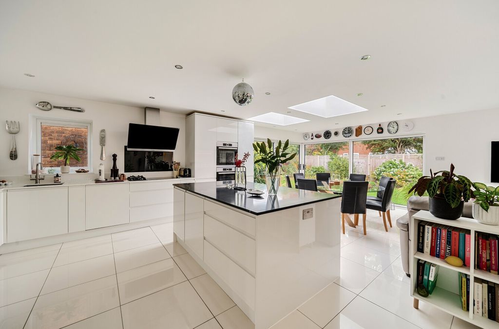 Property photo 2 of 11 1361737-38-68Dcf4...