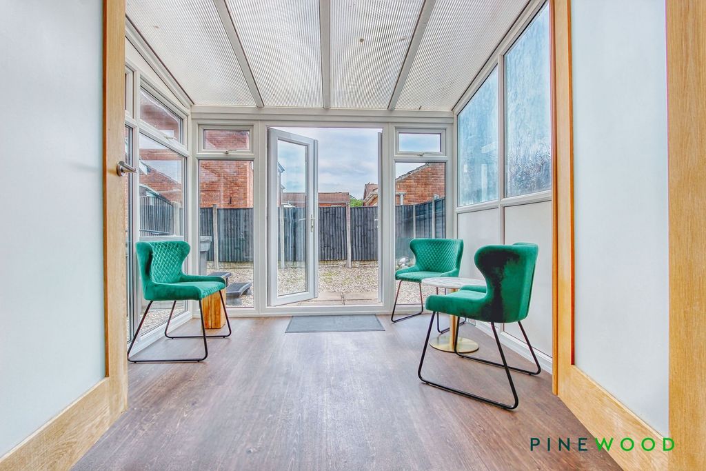 Property photo 2 of 17 Conservatory
