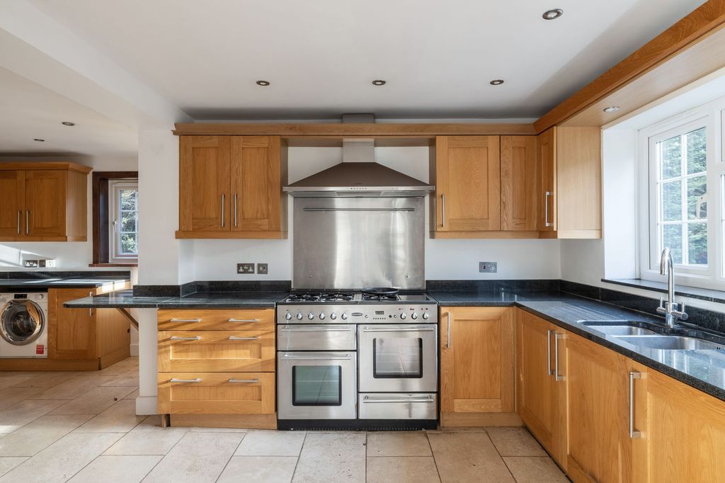 Property photo 2 of 23