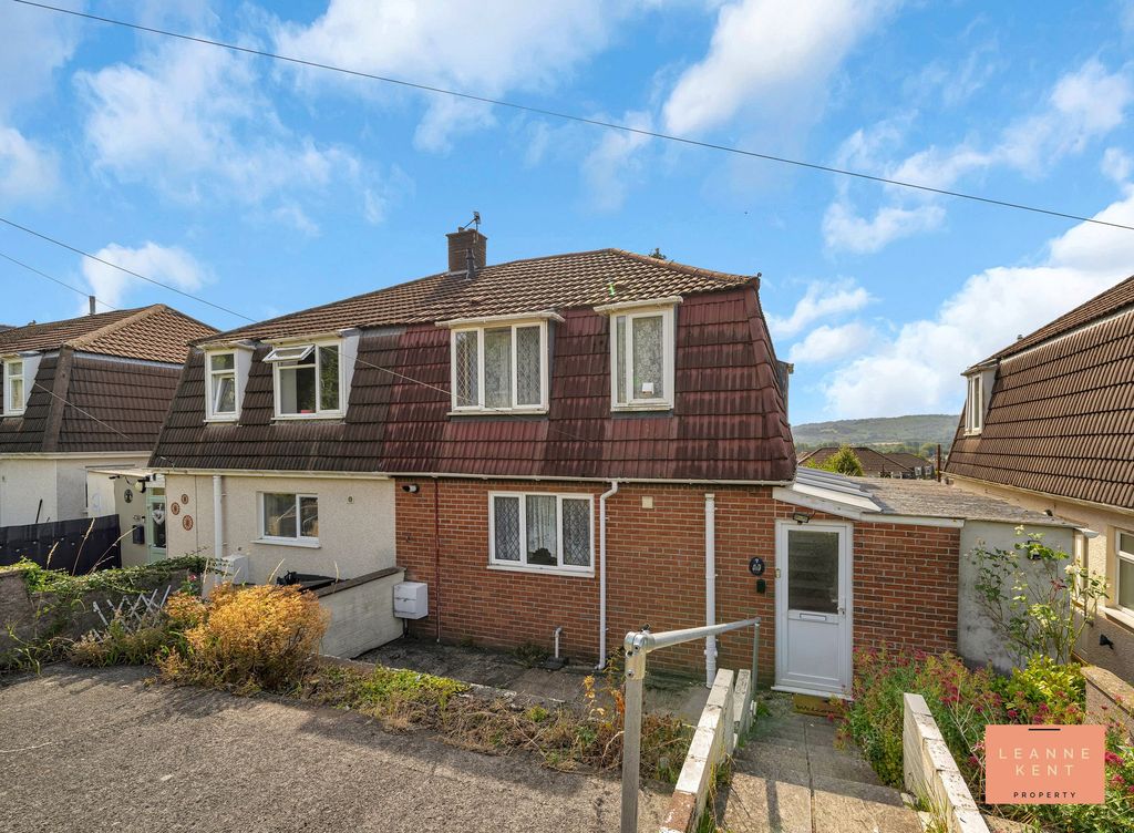 Property photo 1 of 32