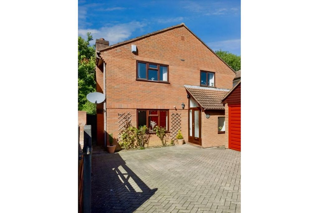 Property photo 1 of 18