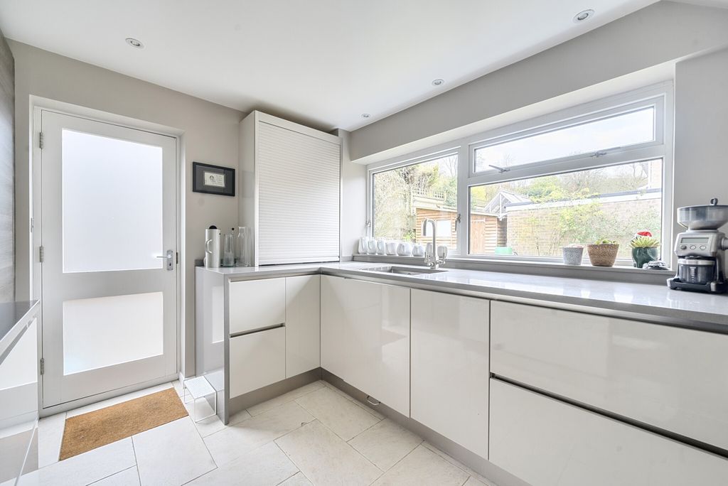 Property photo 3 of 23 1433005-14-69cd0F...